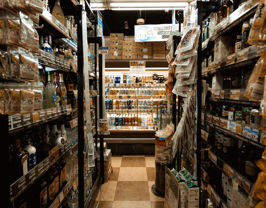 Rayon de produits dans un commerce multiservices tabac presse à Mourenx